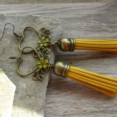 Bronzové náušničky so strapcami (horčicovo žlté, č. 2584)