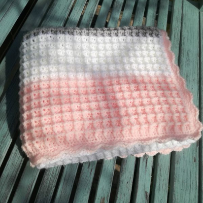 Háčkovaná dievčenská deka