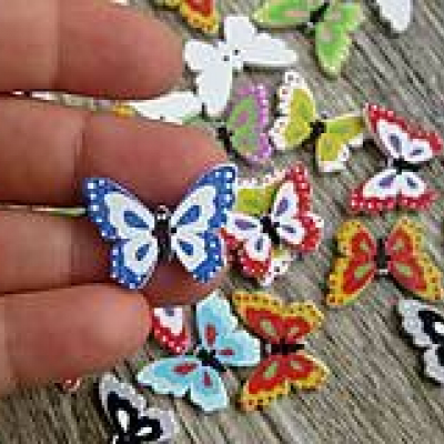 Drevené gombíky motýľ 24 x 18 mm, 10 ks