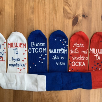 Výnimočná sada maľovaných ponožiek v slovenskej trikolóre s nápismi na želanie
