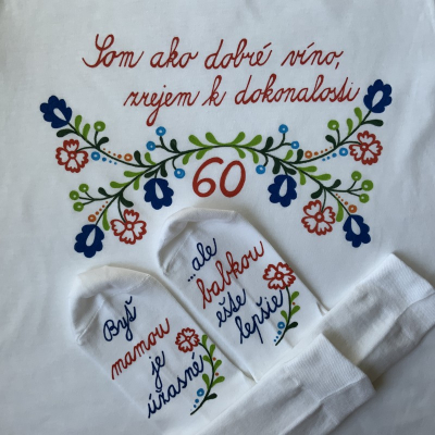 Maľované tričko a ponožky k babkiným okrúhlym narodeninám 