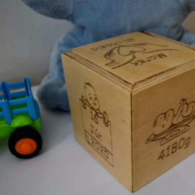 Pamätná krabička/ kocka ku narodeninám chlapčeka