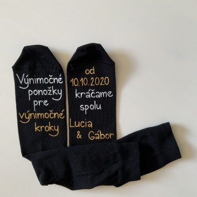 Originálne MAĽOVANÉ ponožky pre ženícha (čierne s menami)