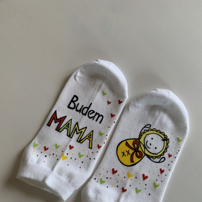 Maľované ponožky s nápisom: “Budem MAMA”