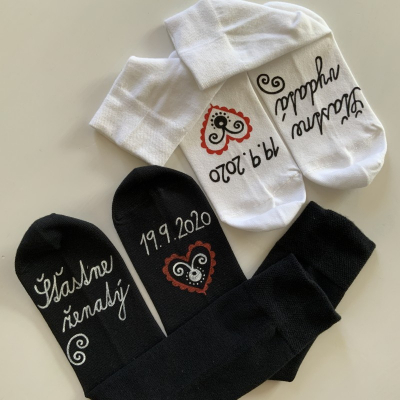 Originálne ľudovoladené MAĽOVANÉ ponožky k výročiu svadby (biele+čierne)