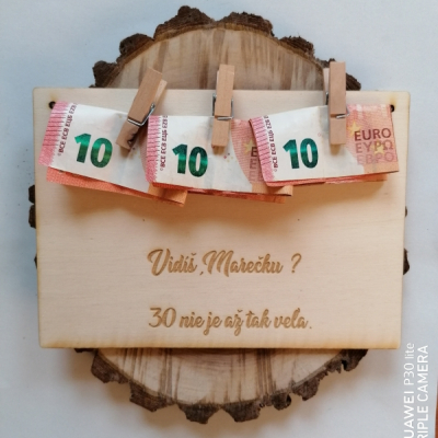 drevené pohľadnice na finančny dar  jubileu so štipčekmi 
