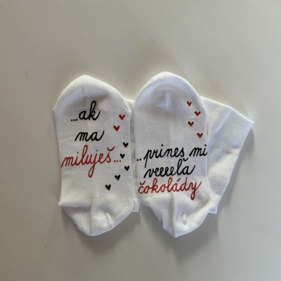 Maľované ponožky pre unavenú mamu, ktorá má milujúceho manžela 