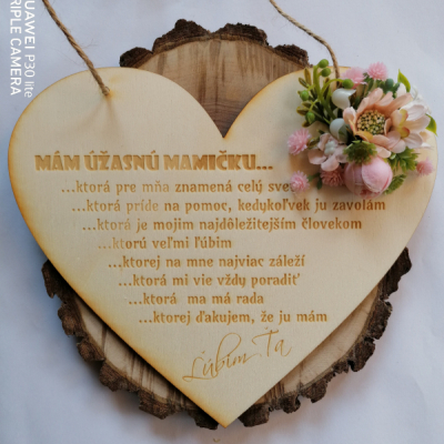 Deň matiek _kvetinove marhuľkové drevené srdce na zavesenie 