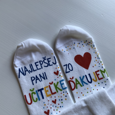 Maľované ponožky pre najlepšiu pani učiteľku, ktorej chcete poďakovať ❤️