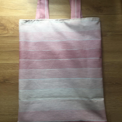 ružová púdrová taška