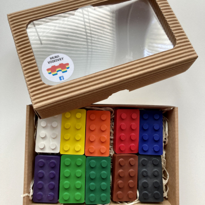 10 kusov voskoviek LEGO kocky v krabičke