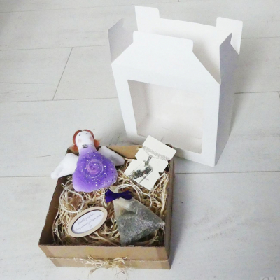 Levanduľový darčekový box s anjelikom, príveskom, citátom a vrecúškom