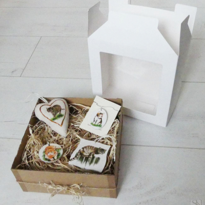 Handmade darčekový box pre milovníčky mačiek s príveskom, kľúčenkou a dekoráciou