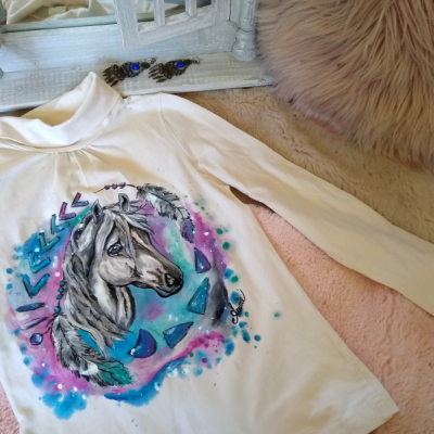 Maľované tričko s koníkom