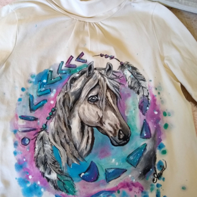 Maľované tričko s koníkom