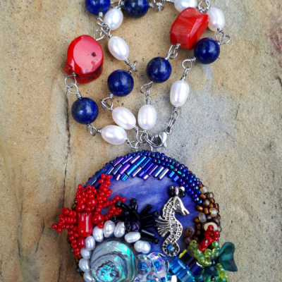 Morské čaro-vyšívaný náhrdelník