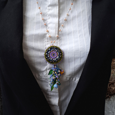 Vesna- vyšívaný perlový náhrdelník