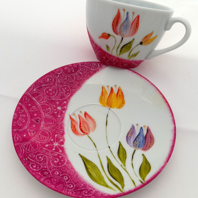 porcelánová šálka Tulipány