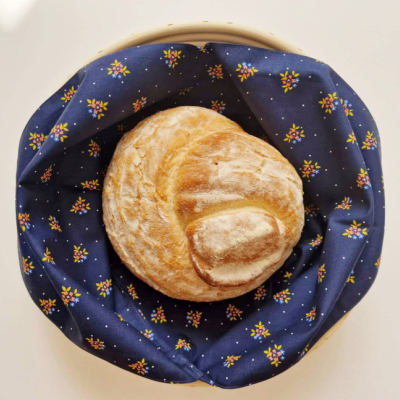 Bavlnené vrecko - šatka na chlieb v slovenskom ľudovom štýle.