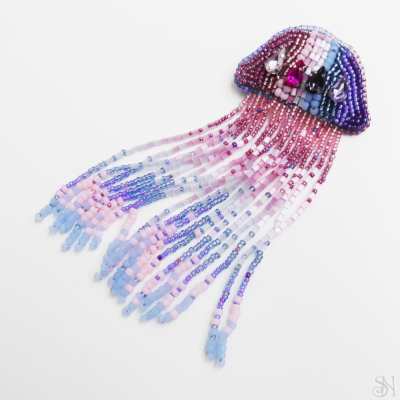 Handmade šitá korálková brošňa medúza