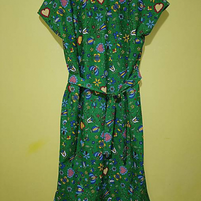 Tunikové šaty zelenej farby s kvetinovými vzormi