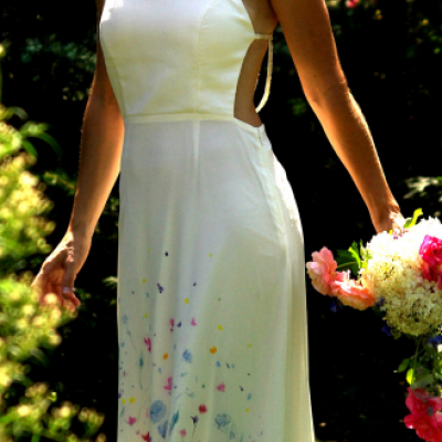 krásne ručne maľované svadobné šaty 