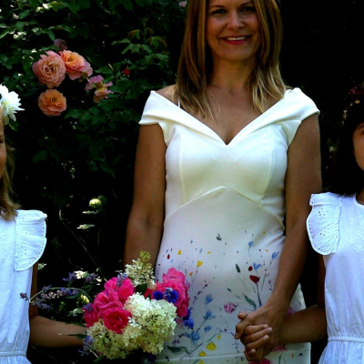 krásne ručne maľované svadobné šaty 