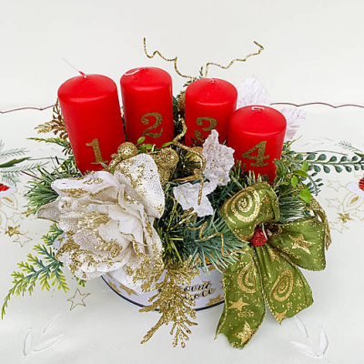 Vianočná dekorácia, adventný veniec