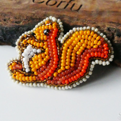Handmade šitá korálková brošňa veverička