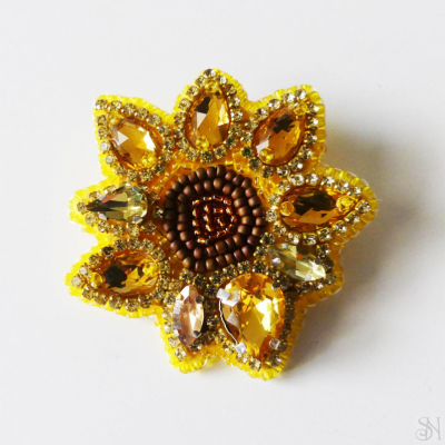 Handmade šitá korálková brošňa slnečnica