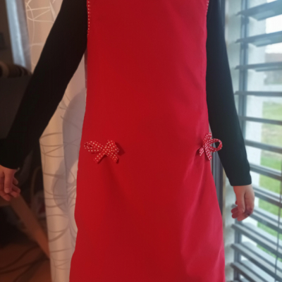 Darček ku Vianociam- dievčenské šaty červené s bodkovanou stužkou