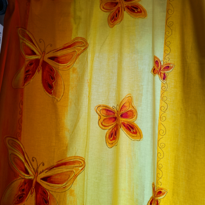 Dekoračný záves žlto - oranžový s motýľmi