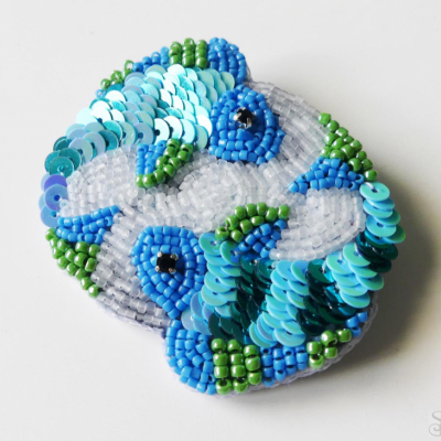 Handmade šitá korálková brošňa pre znamenie zverokruhu - ryby