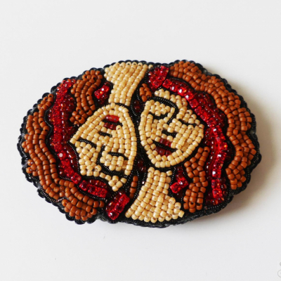 Handmade šitá korálková brošňa pre znamenie zverokruhu - blíženci