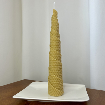 Točená sviečka z včelieho vosku