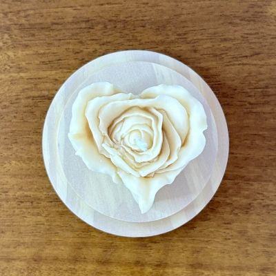 Svadobná sviečka - srdce ruža zo sójového vosku