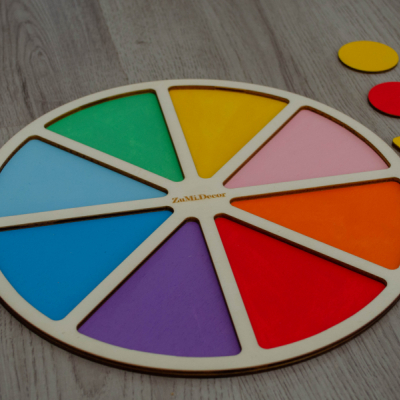 Drevený farebný kruh na triedenie farieb