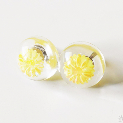 Antialergické živicové napichovacie náušnice žlté kvety - chirurgická oceľ